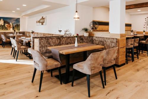 Un restaurante o sitio para comer en Gasthof Berger