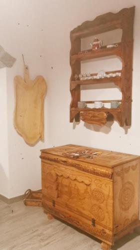 a room with a wooden chest and a mirror at viche viche in Orgosolo