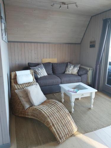 a living room with a couch and a coffee table at Fräulein Emma Lotta in Kronsgaard