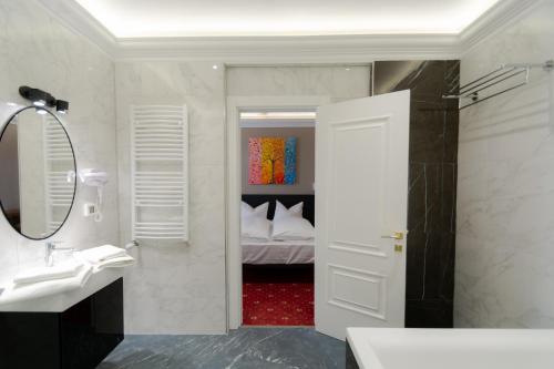 2H Horizon Hotel photo 41