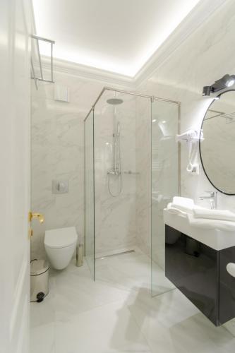 2H Horizon Hotel photo 38