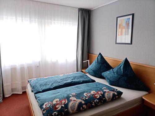 Postel nebo postele na pokoji v ubytování BodenSEE Gästehaus Tettnang ALBERGO