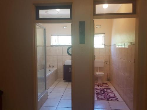 Ένα μπάνιο στο Orangeriverguestfarm