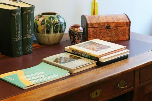 a group of books sitting on top of a table at La Casa Sotto I Tigli in Lecco