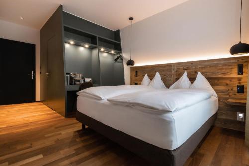 a bedroom with a large white bed in a room at Alpenclub in Engelberg