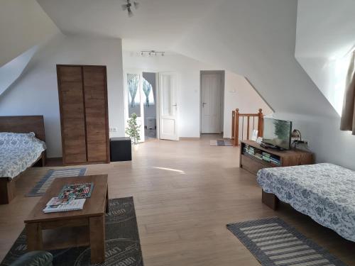 P16 Apartment 4220 Hajdúböszörmény, Polgári utca 16 tetőtér kép - 3