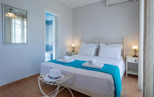 Postel nebo postele na pokoji v ubytování Meganisi Villas