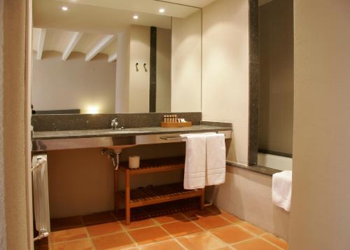a bathroom with a sink and a mirror at Aldea Roqueta Hotel Rural in Els Ibarsos