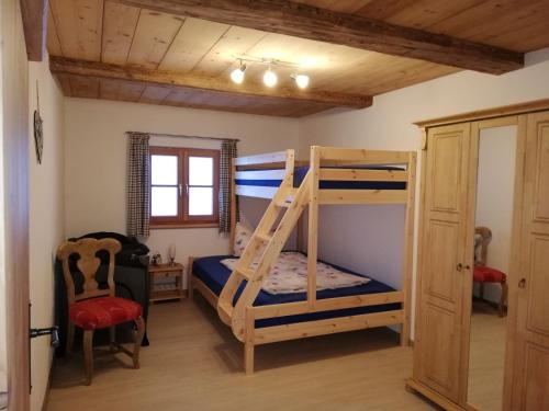 a bedroom with two bunk beds and a desk at Ferienwohnung Grabenhäusl in Ruhpolding
