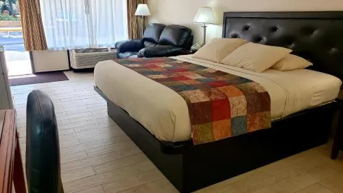 Simple Rewards Inn photo 36