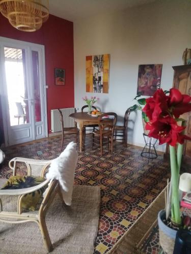 a living room with a table and a chair at LA TERRASSE VIGNERONNE in Fitou