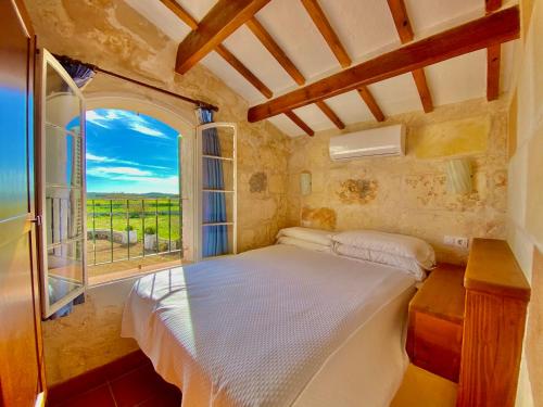 A bed or beds in a room at Agroestancia Lloc Nou en Ciutadella de Menorca
