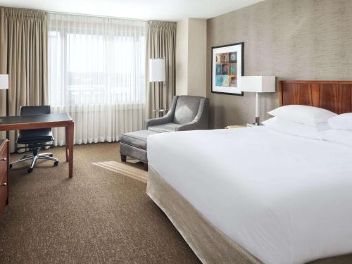 A bed or beds in a room at Hyatt Rosemont Near O'Hare