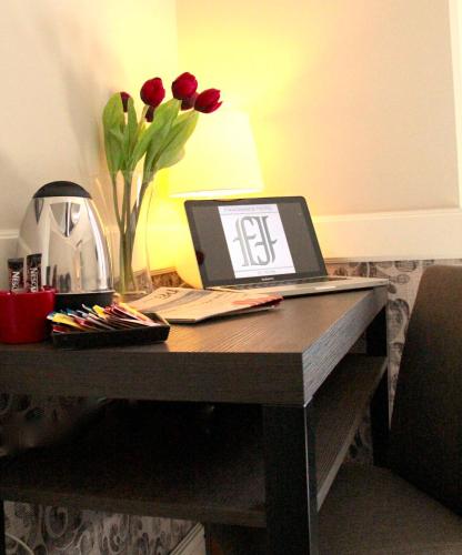 Příslušenství pro přípravu čaje a kávy v ubytování Fragrance Hotel St. Peter