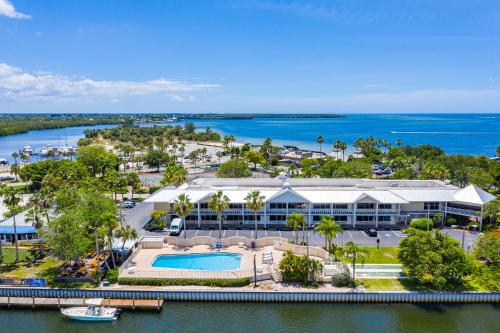 an aerial view of a resort with a pool at The Artful Nook in Ruskin