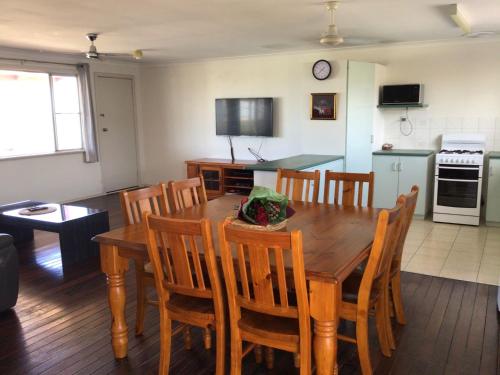 Gallery image of Best Beach Villa in Denham