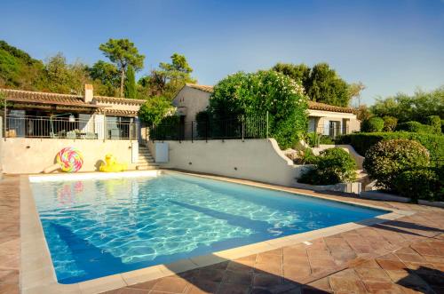 Afbeelding uit fotogalerij van Maison Caroline - Villa 10 personnes avec piscine à 5km de Saint Tropez in Saint-Tropez