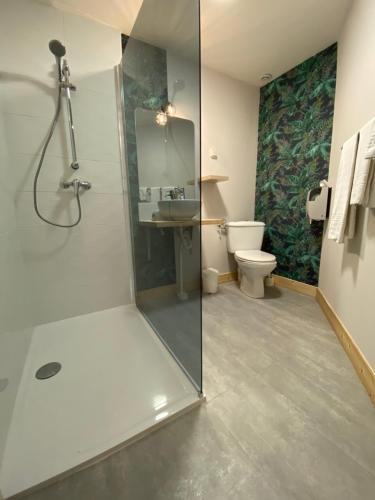 Et badeværelse på Hôtel Restaurant de l'Ecu