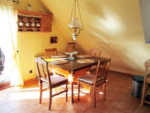 a dining room with a wooden table and chairs at Ferienwohnung Am Orpeturm in Marsberg