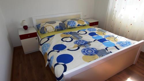 Ένα ή περισσότερα κρεβάτια σε δωμάτιο στο Apartments Tomislav