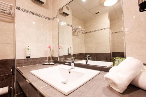Koupelna v ubytování Sure Hotel by Best Western Beziers Le Monestie
