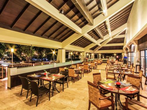 Gallery image of The Nouveau Chumphon Beach Resort And Golf in Chumphon