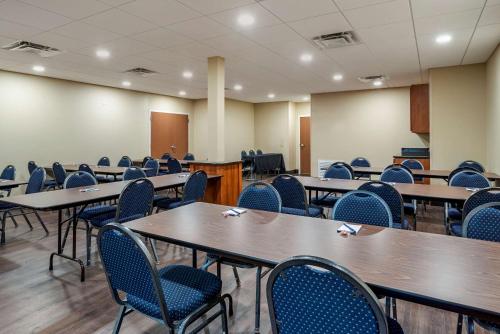 Бизнес-центр и/или конференц-зал в Comfort Suites Niceville Near Eglin Air Force Base