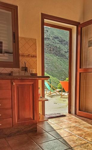 a kitchen with a sliding glass door with a view at Casas Blancas - Suite 3 in Tasartico