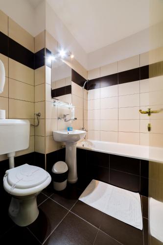 Ένα μπάνιο στο Hotel Muresul Health Spa