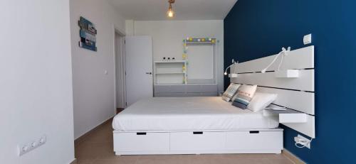 LA PERLA CRUISE Apartment on Private Beach, Modern with Aircon & wifi