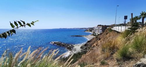 LA PERLA CRUISE Apartment on Private Beach, Modern with Aircon & wifi