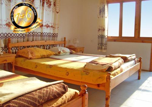 Een bed of bedden in een kamer bij Pension Dicev