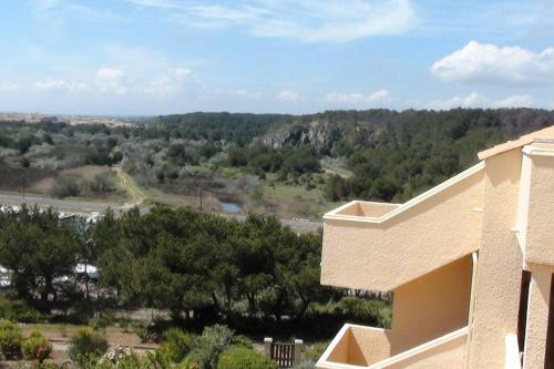 a view from the side of a building with trees at Appartement calme Entre Terre et Mer proche plage in Fleury