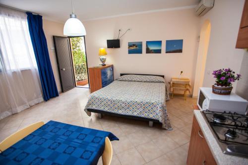 A bed or beds in a room at Casa Vacanze Isophylla