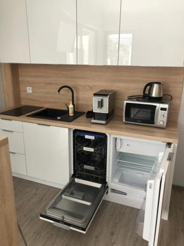 Kuchyňa alebo kuchynka v ubytovaní Baltic Blue Apartamenty Pobierowo