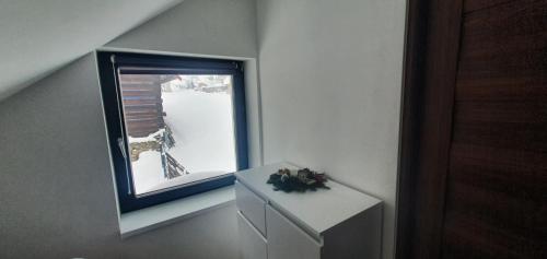 a room with a mirror and a white dresser at Domek Nad Czorsztynem in Mizerna
