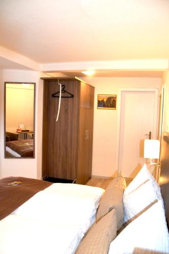 a bedroom with a large bed and a closet at Pension Lachmann in Pfaffendorf