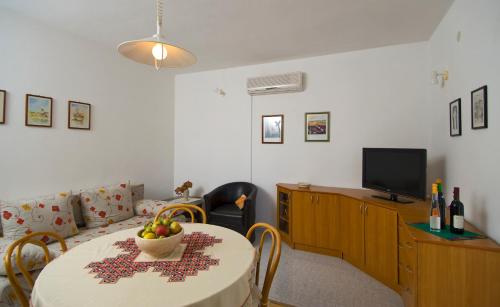 Villa Lukrecia - Stone Villa with Pool & Sea Views I Supetar, Brač