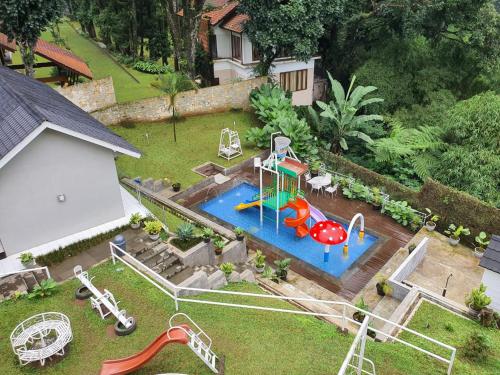 Bazén v ubytování Hotel Ariandri Puncak nebo v jeho okolí