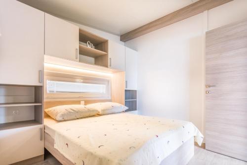 Postel nebo postele na pokoji v ubytování Mobile home Rock Rose 2