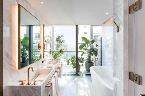 A bathroom at The Hari Hong Kong