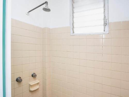 a bathroom with a shower with a sink and a window at Hotel Las Brisas in Catemaco