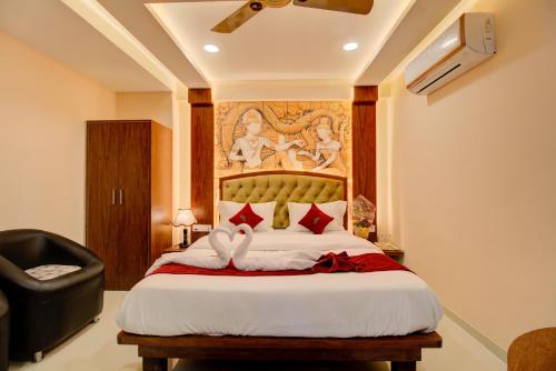 Ліжко або ліжка в номері Hotel Samaira Residency,Dombivali