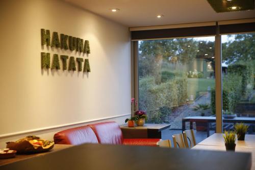 Ein Sitzbereich in der Unterkunft Vakantiewoning Hakuna Matata