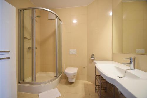 a bathroom with a shower and a toilet and a sink at Apartament Prywatny w Diva SPA in Kołobrzeg