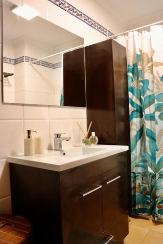 a bathroom with a sink and a mirror at Laukamao Mar a Vista in Portimão