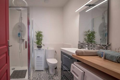 Een badkamer bij "Le Cocon" 4 Pers - Neuf et au Calme - Fibre-Netflix