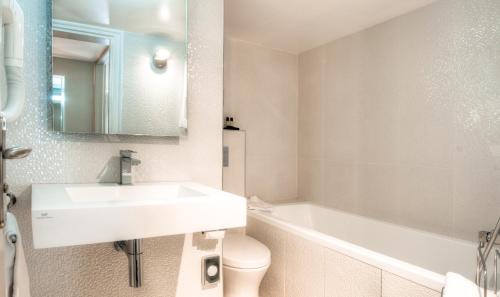 Koupelna v ubytování Hotel Ile de France Opéra
