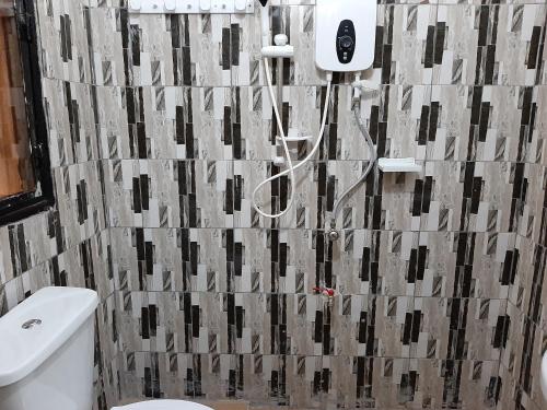a shower curtain in a bathroom with a black and white at Appartement chambre salon climatisées, cuisine in Bamako
