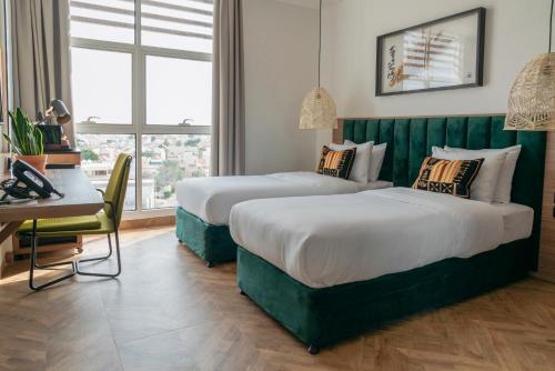 Postel nebo postele na pokoji v ubytování Shada Hotel Shatea